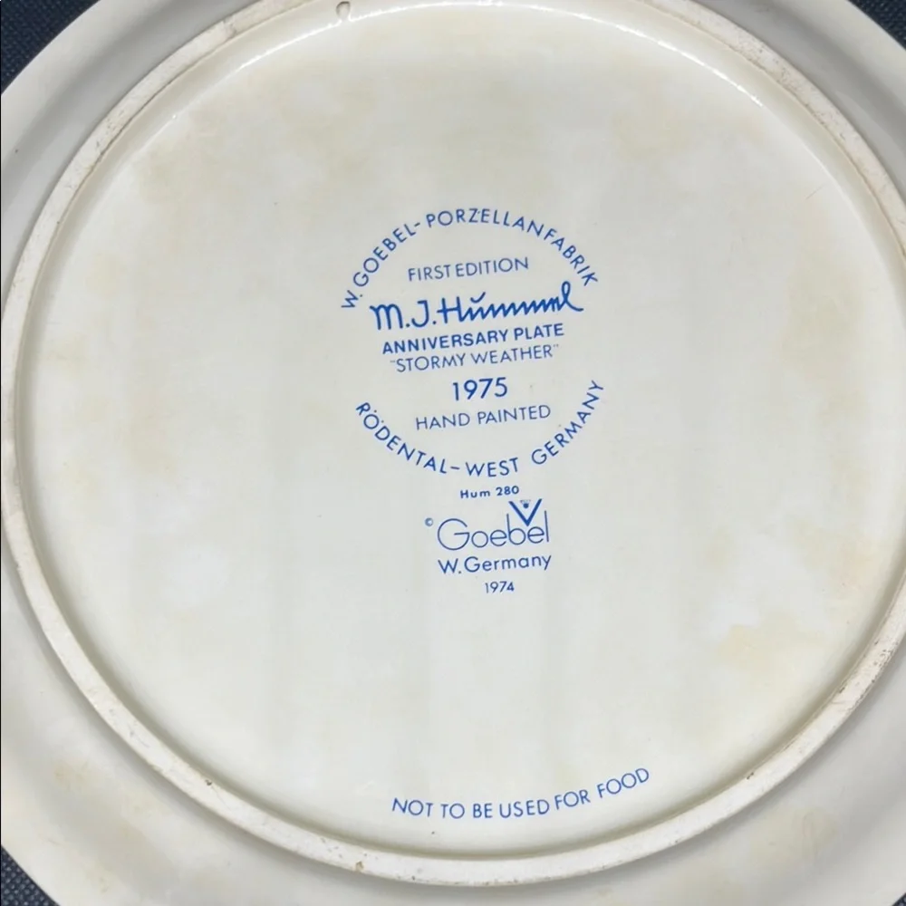 Hummel Cream and Green collectors plate.